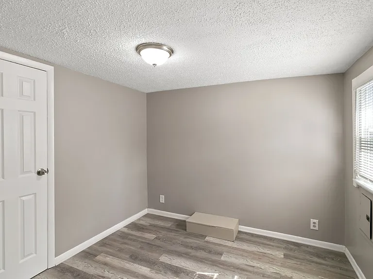 24311 Plymouth Rd — Photo 7