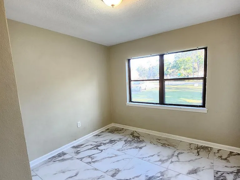 5501 Mayfair Dr — Photo 9