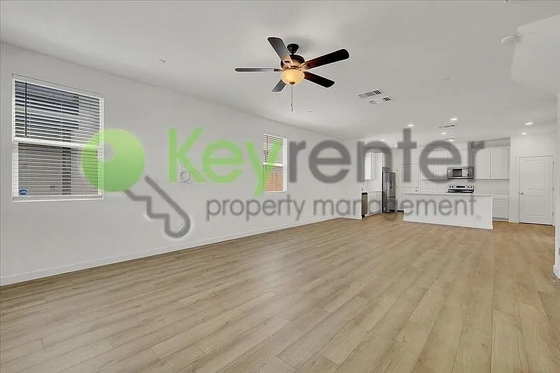 4 bed, 2.5 bath, 2102 sqft, $3,600 — Photo 3