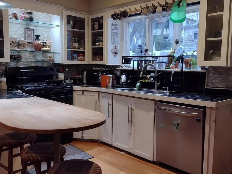 1072 University Pl #1 — Photo 7