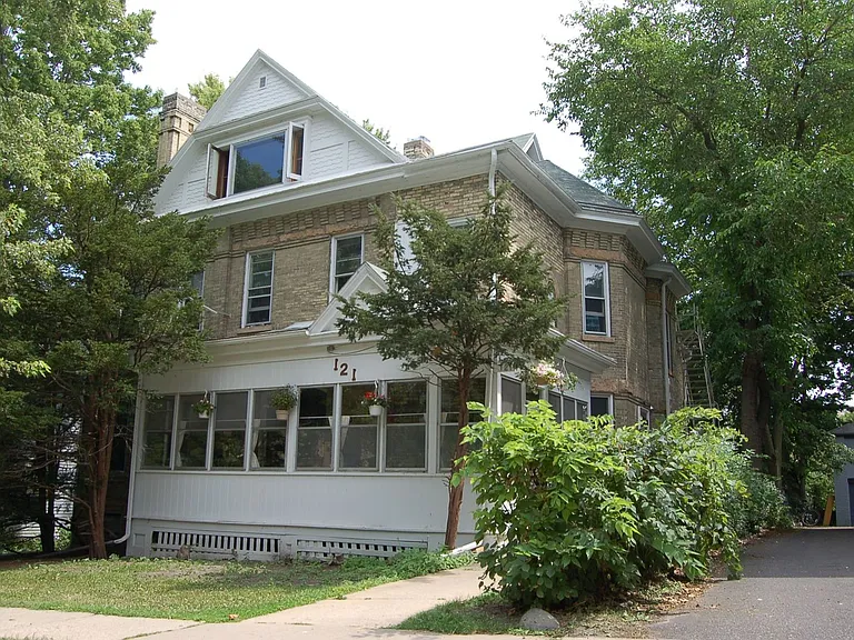 121 E Gilman St — Photo 13