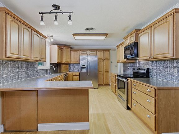 3rd image of 3341 Kirkpatrick Dr