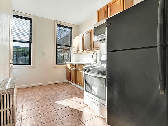 4th image of 289 Bleecker St APT 2
