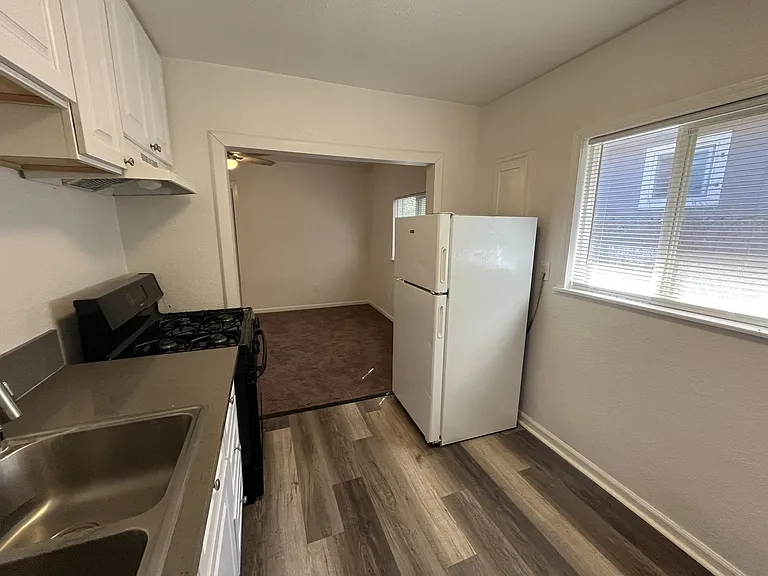 1044 Los Robles Blvd #B — Photo 14