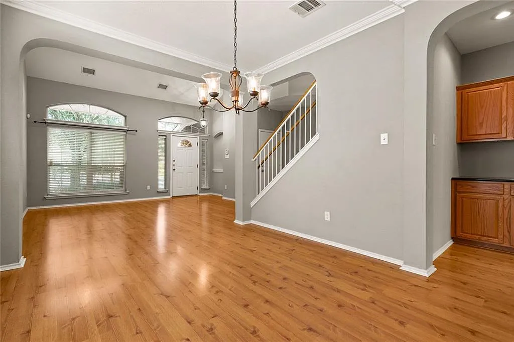 4 bed, 2.5 bath, 2823 sqft, $2,900 — Photo 3