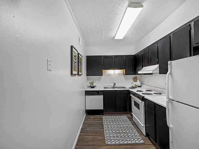 Wood Creek Apartments — Photo 13