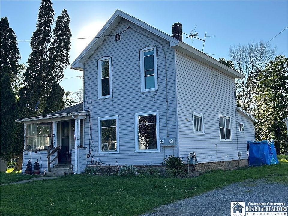 2nd image of 36 Pearl St