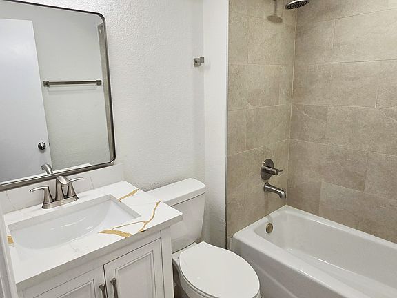 2nd image of 553 Doral Pl
