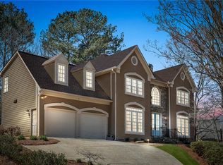 140 Lochland Cir, Roswell, GA 30075