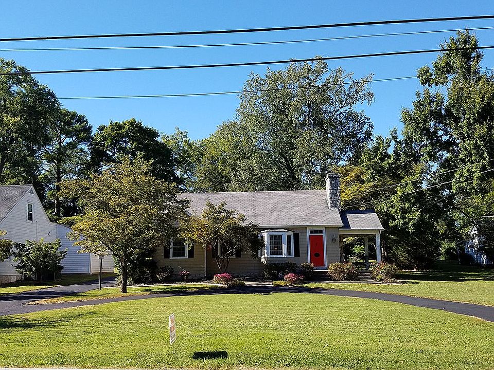 1st image of 829 Wakefield St
