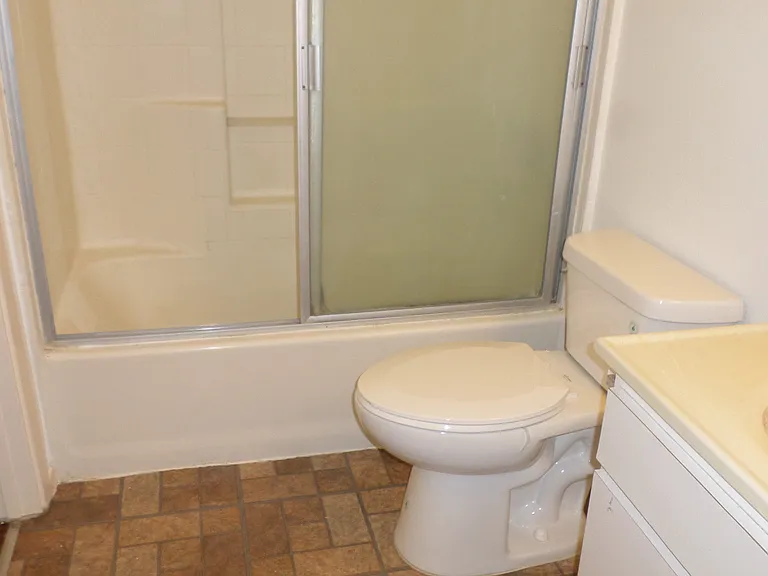 5271 Huntington Dr N #A — Photo 4