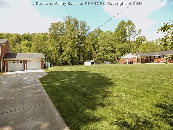 4th image of 4 Sheridan Dr