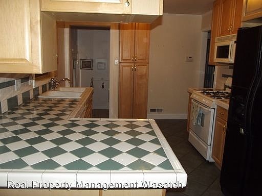 2nd image of 1155 W Indiana Ave