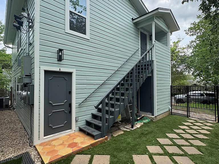 1604 W 40th St #B — Photo 14