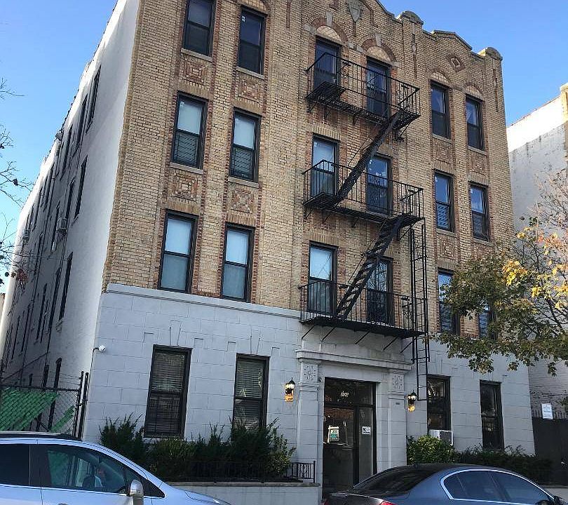 1st image of 200 Bay St #22
