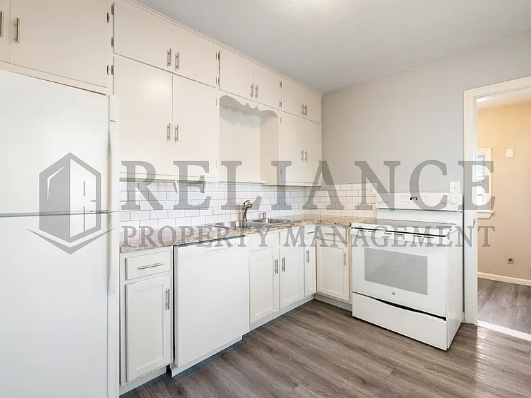 1047 S Glenn St — Photo 11