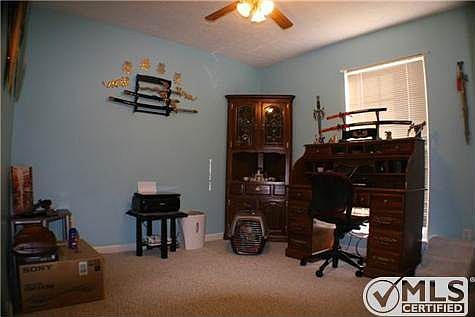 3rd image of 105 New Haven Ct
