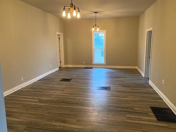 2nd image of 408 E Lincolnway