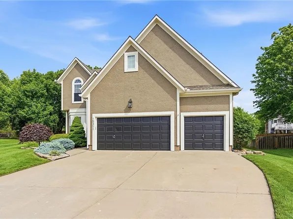 15311 S Navaho Dr, Olathe, KS 66062