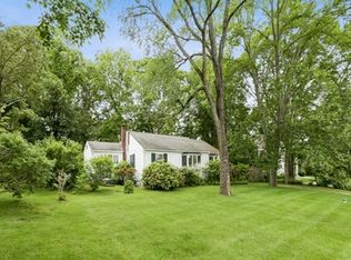 76 Crescent St, Southampton, NY 11963