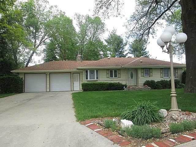 Ranch with 2 car garage