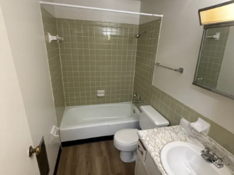 East Pointe Apartments — Photo 18