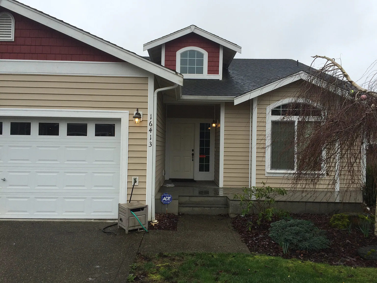 16413 Oakridge Ct SE photo 1
