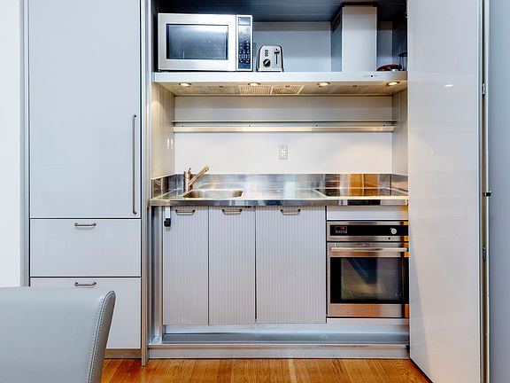 5th image of 18 W 48th St APT 8E