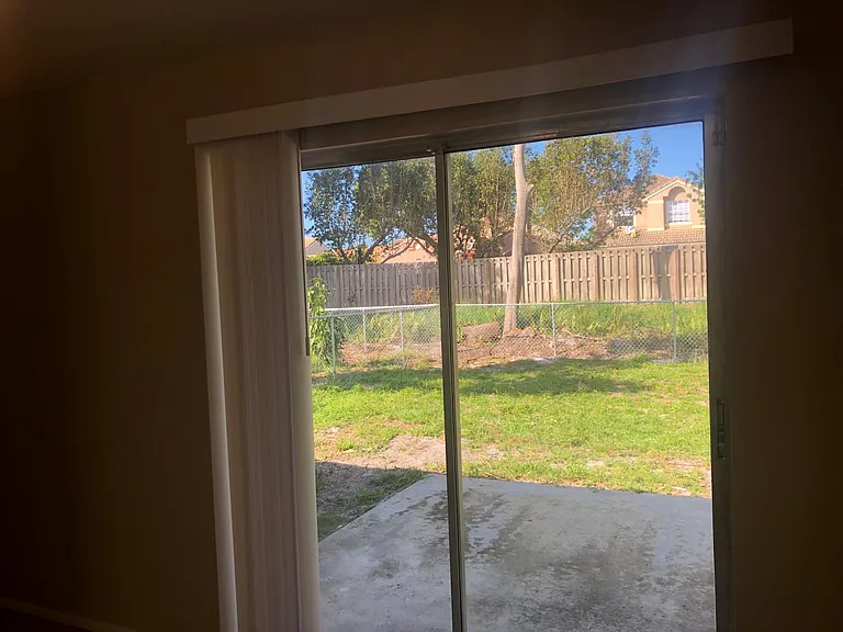 235 SE Norfolk Blvd — Photo 2