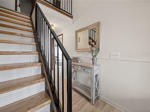 4th image of 7853 Vernon Rd S