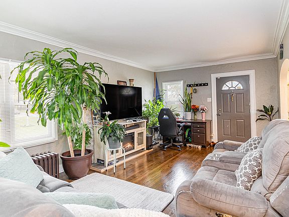 5th image of 1725 Caroline Ave