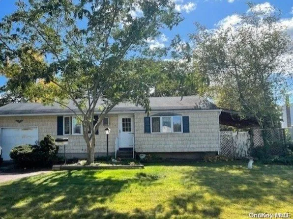 10 Arrow Court, Central Islip, NY 11722