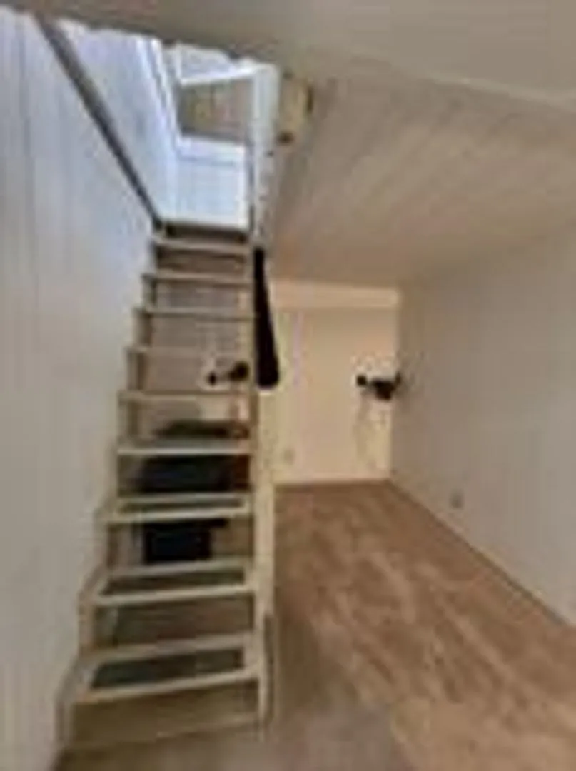 Bus route! Pets considered! Bonus loft! — Photo 4