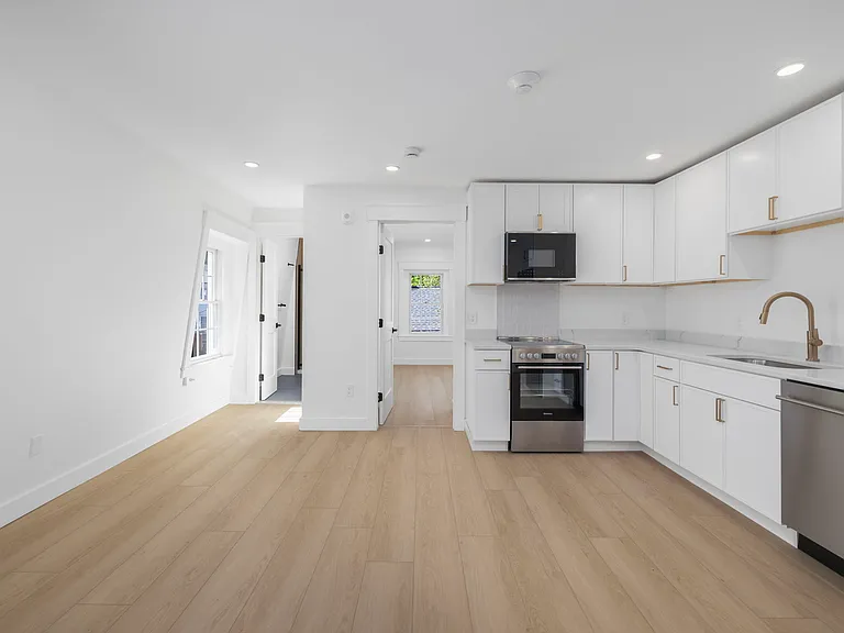 23 Melrose St #4 — Photo 5