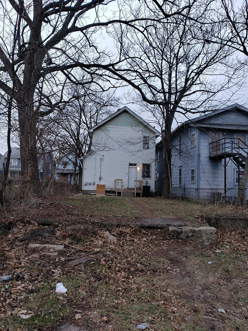 1445 Hildreth Ave photo 1