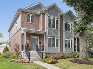 817 N Center St, Naperville, IL 60563