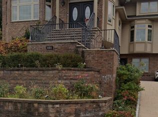 664 Stewart St, Ridgefield, NJ 07657