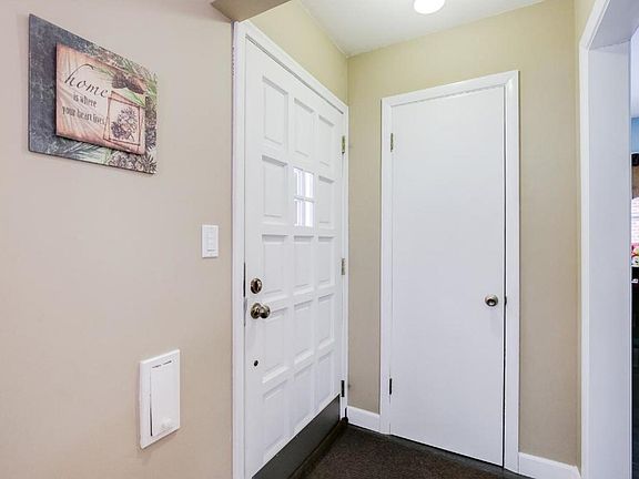 3rd image of 1476 Eleanor Ave