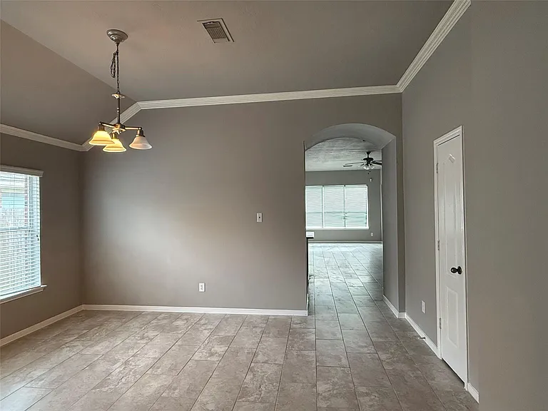 16126 Saxon Hollow Ln — Photo 3