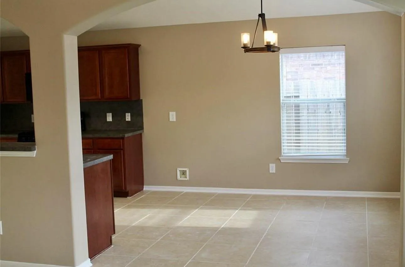 3 bed, 2.0 bath, 1468 sqft, $1,850 — Photo 3