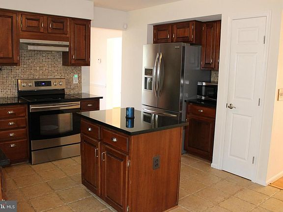 3rd image of 13104 Bourne Pl