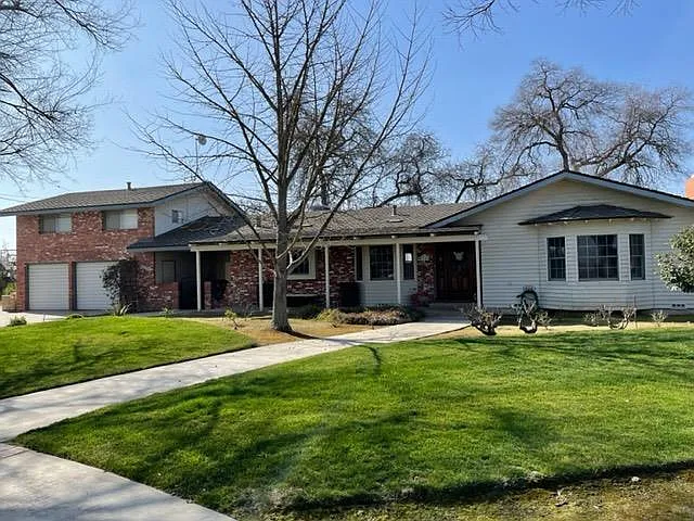 8745 S Fowler Ave — Photo 8