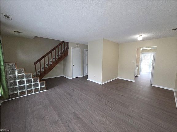 3rd image of 3609 Chase Ct