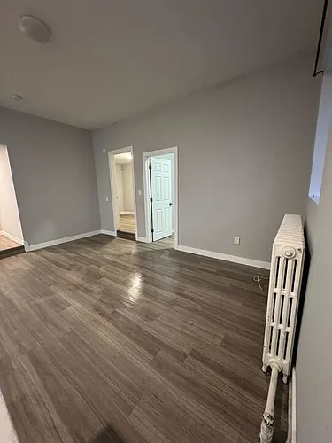 337 Grenville Ave #7 Photo 1