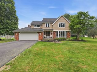42 Hawthorne Ct, Orchard Park, NY 14127