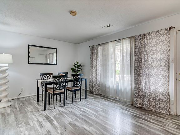 5th image of 11 Meadow Terrace Dr