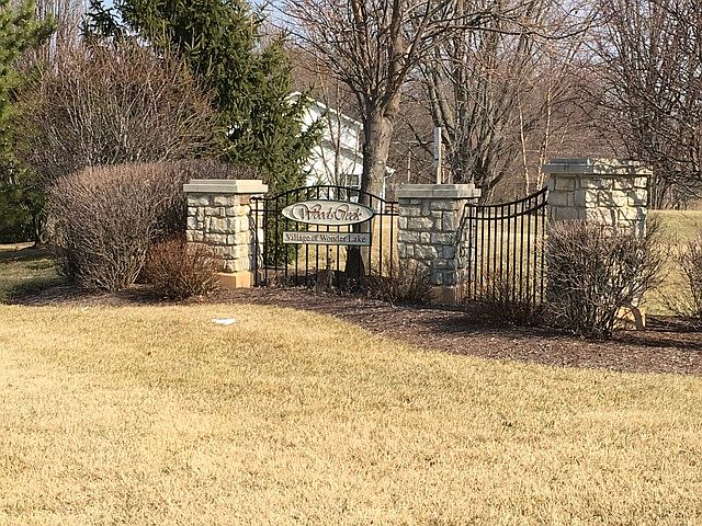 1st image of 9421 Creekside Dr