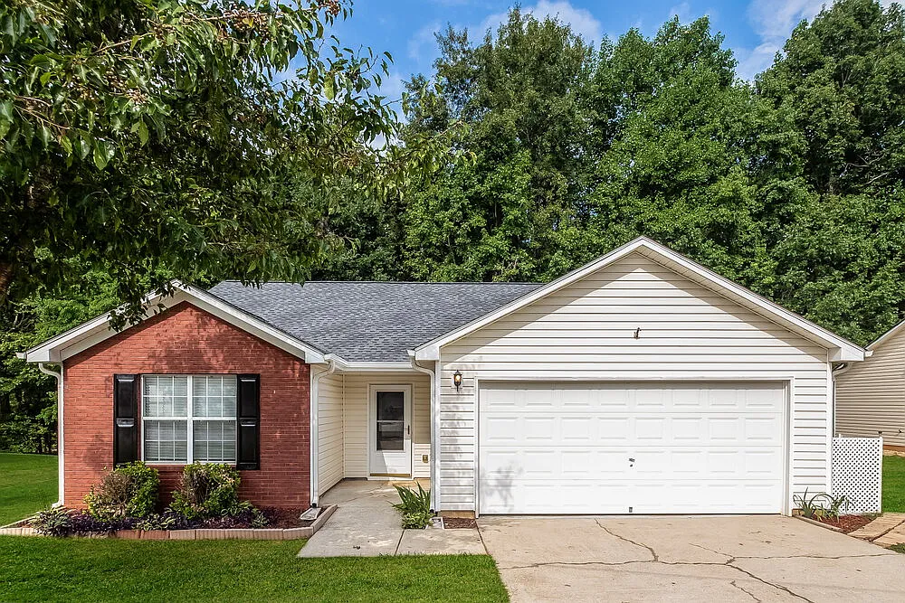 3 bed, 2.0 bath, 1292 sqft, $1,770 — Photo 1