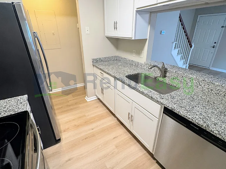 401 Henley Ct #C — Photo 7