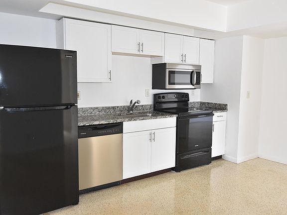 4th image of 2472 NE 5th Ave #2472